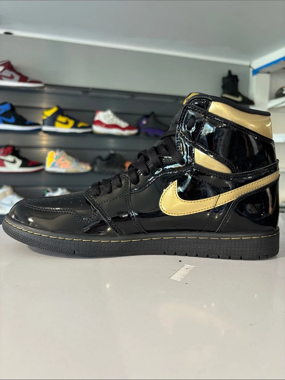 Air jordan 1 retro High OG Black & Gold mens size 11